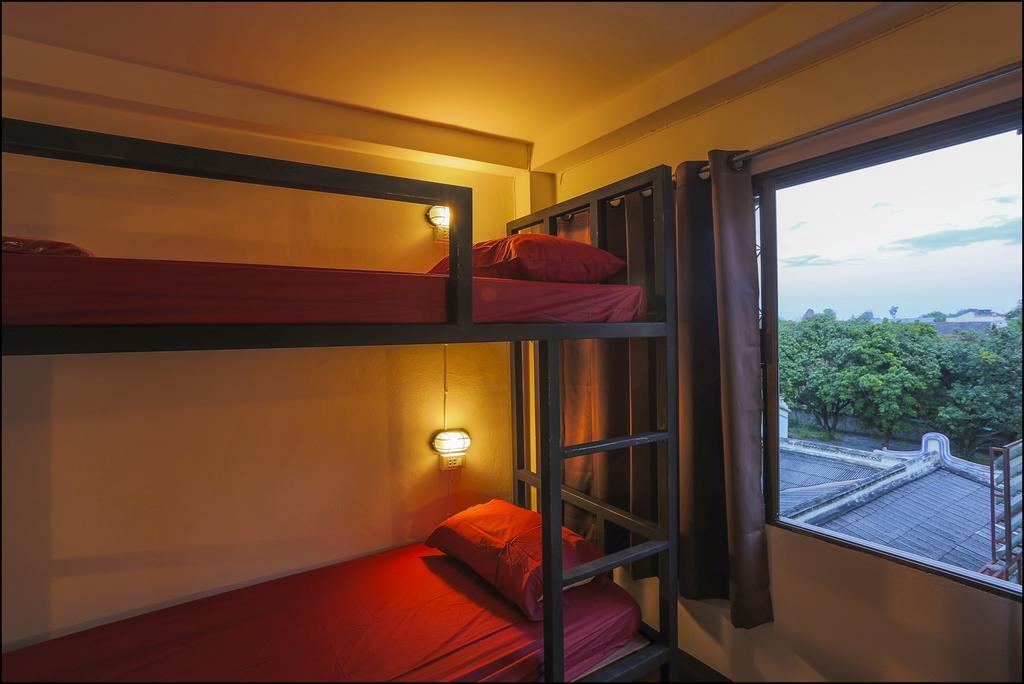 Cham Cha Hostel Чіангмай Номер фото