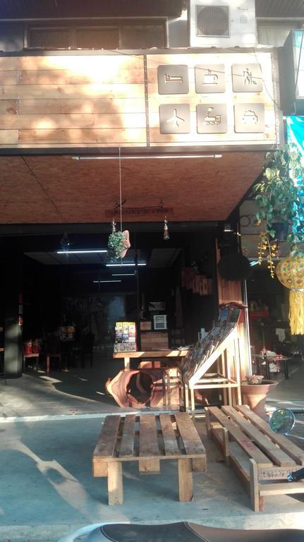 Cham Cha Hostel Чіангмай Екстер'єр фото