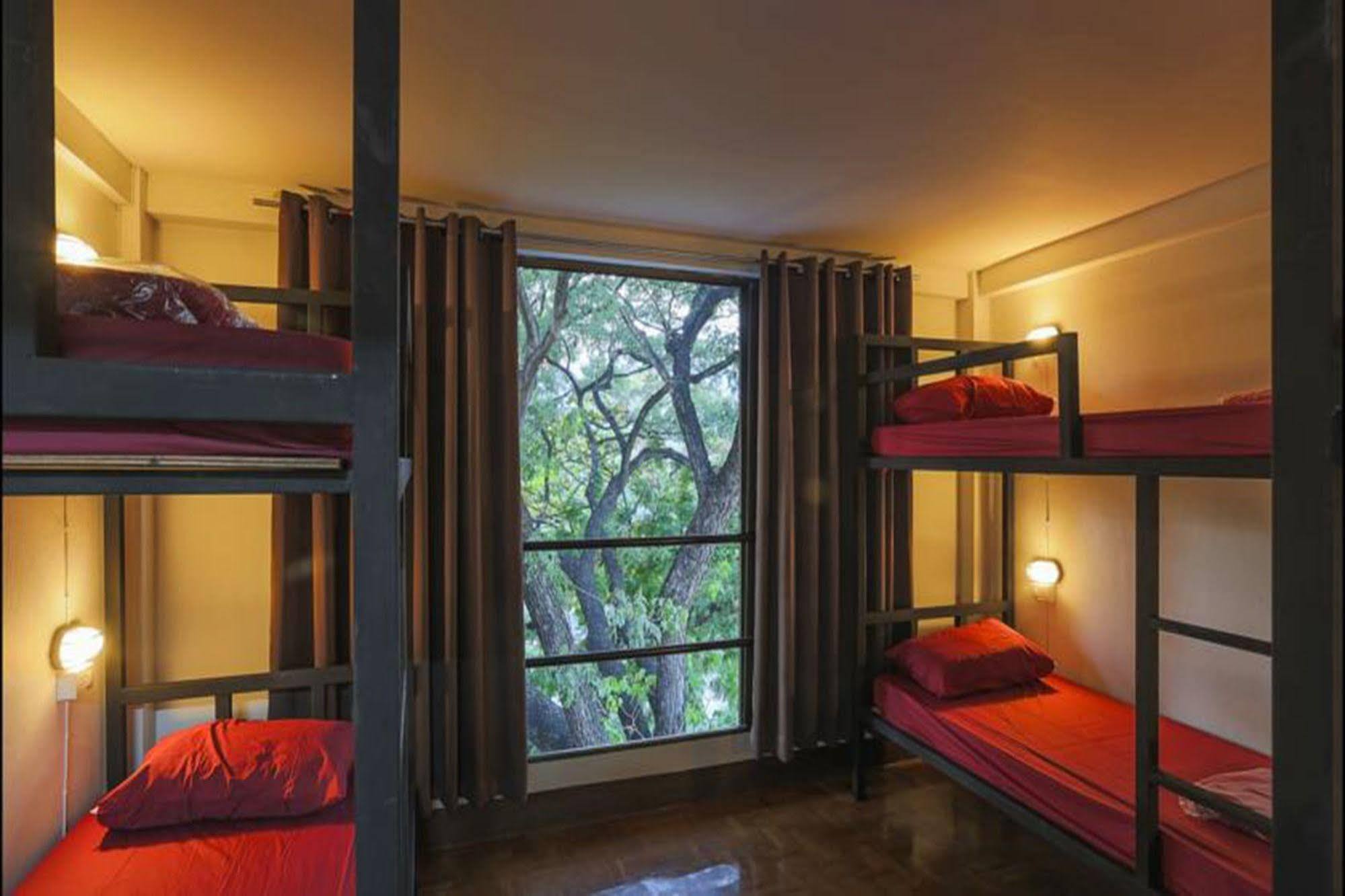 Cham Cha Hostel Чіангмай Екстер'єр фото