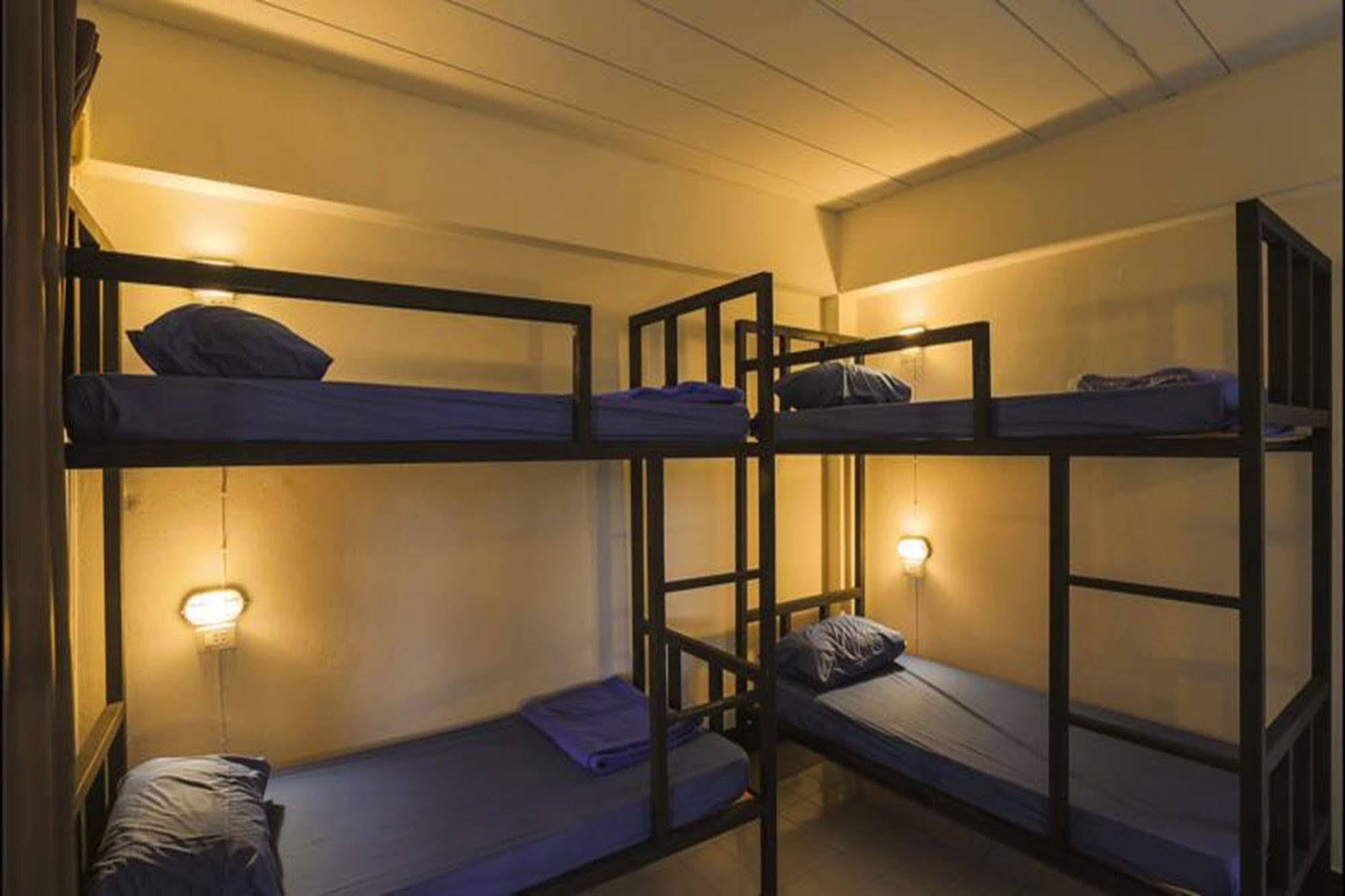 Cham Cha Hostel Чіангмай Екстер'єр фото